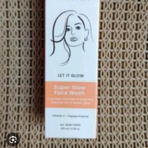 Foxtale Let It Glow Super Glow Face Wash (100ml)